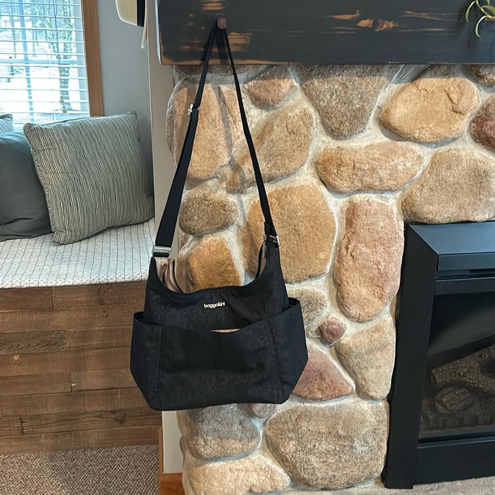 Women’s Baggallini black leopard print bag